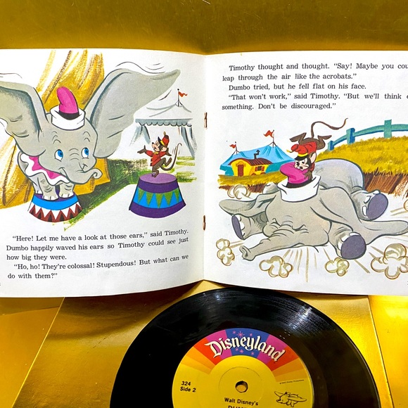 WALT DISNEY’S STORY OF DUMBO 1979 DISNEYLAND VINYL RECORD & 24p READ ALONG BOOK - Picture 4 of 16